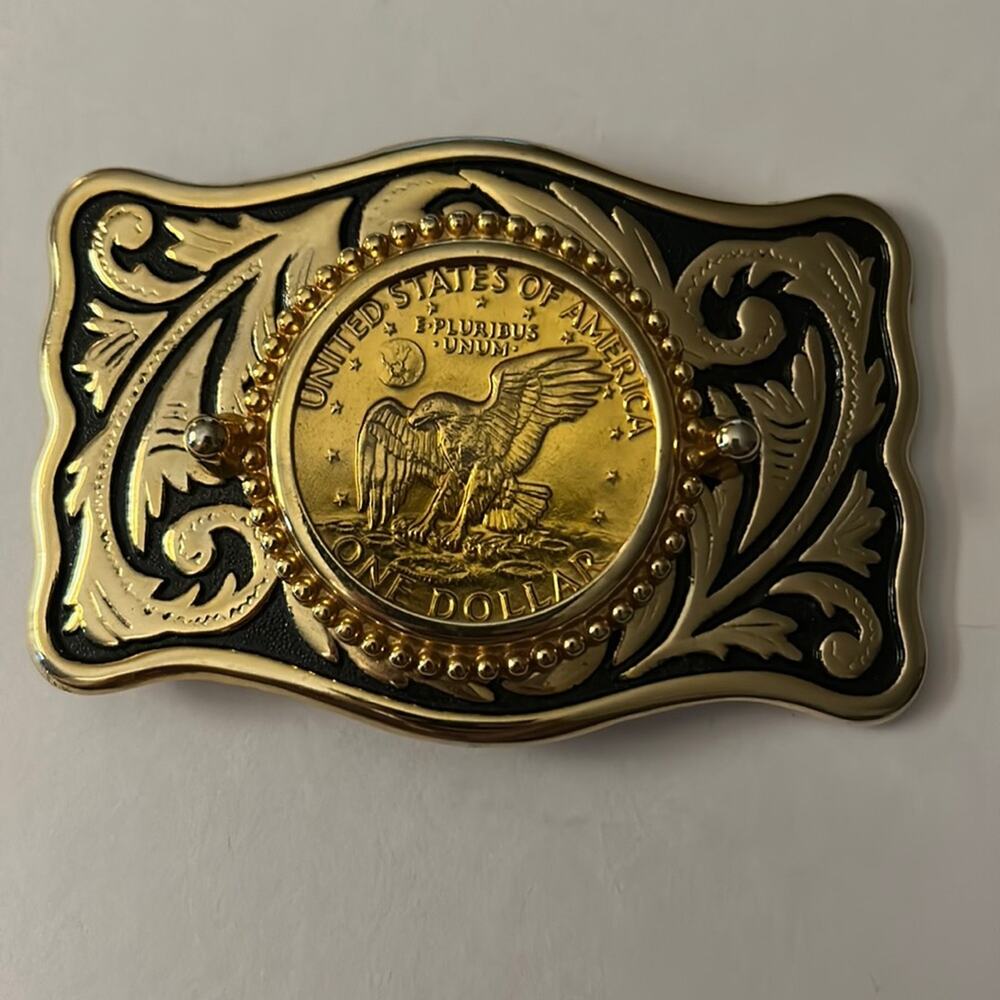 Gold USA E Pluribus Eagle One Dollar men’s belt buckle.